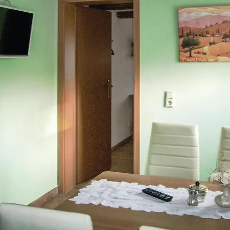 Vakantiehuis Nice In E-06502 W/ Wifi&3 Bedrooms