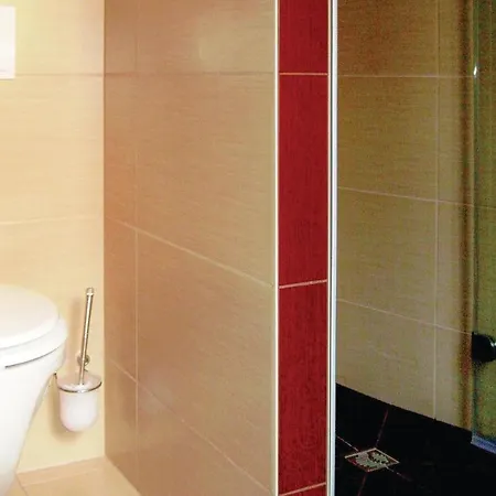 Vakantiehuis Nice In E-06502 W/ Wifi&3 Bedrooms